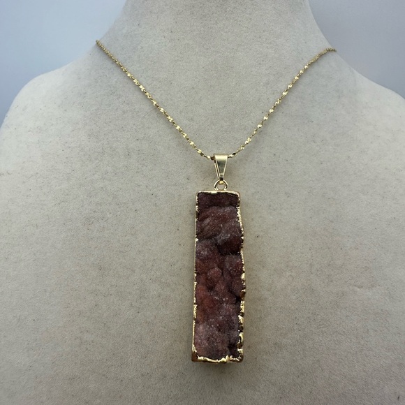 Natural Red Amethyst and Gold Plated Bar Necklace on Thin Twisted Chain - Picture 6 of 9